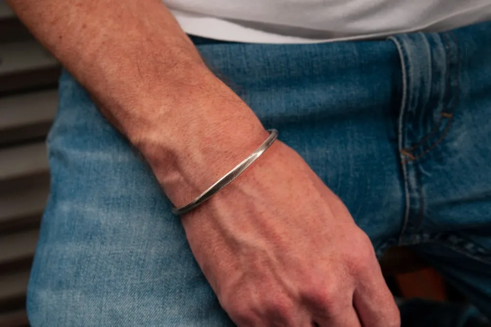 #045 - Men's Bangle Classic