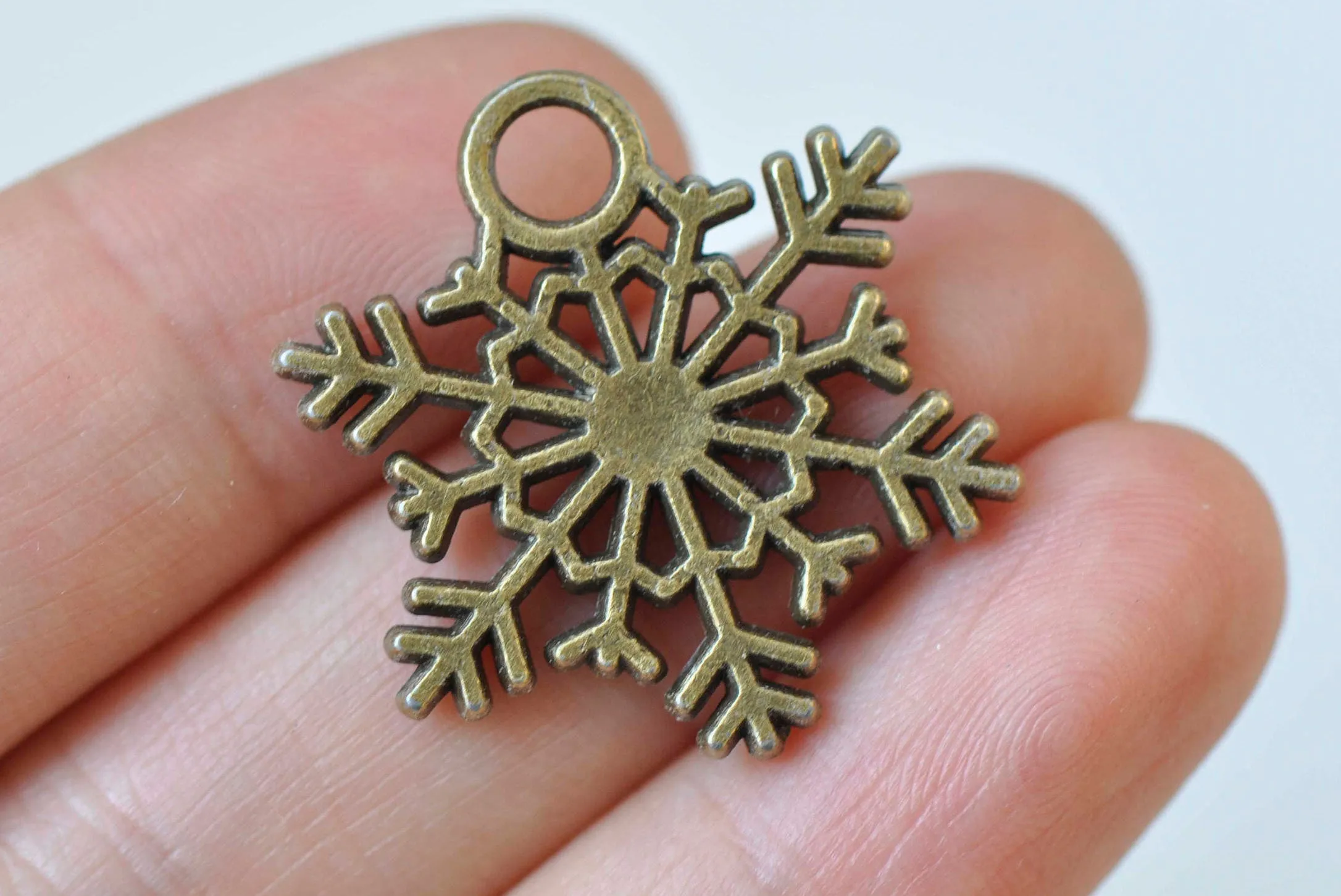 10 pcs Antique Bronze Snowflake Charms Thick Pendants 24x27mm A2362