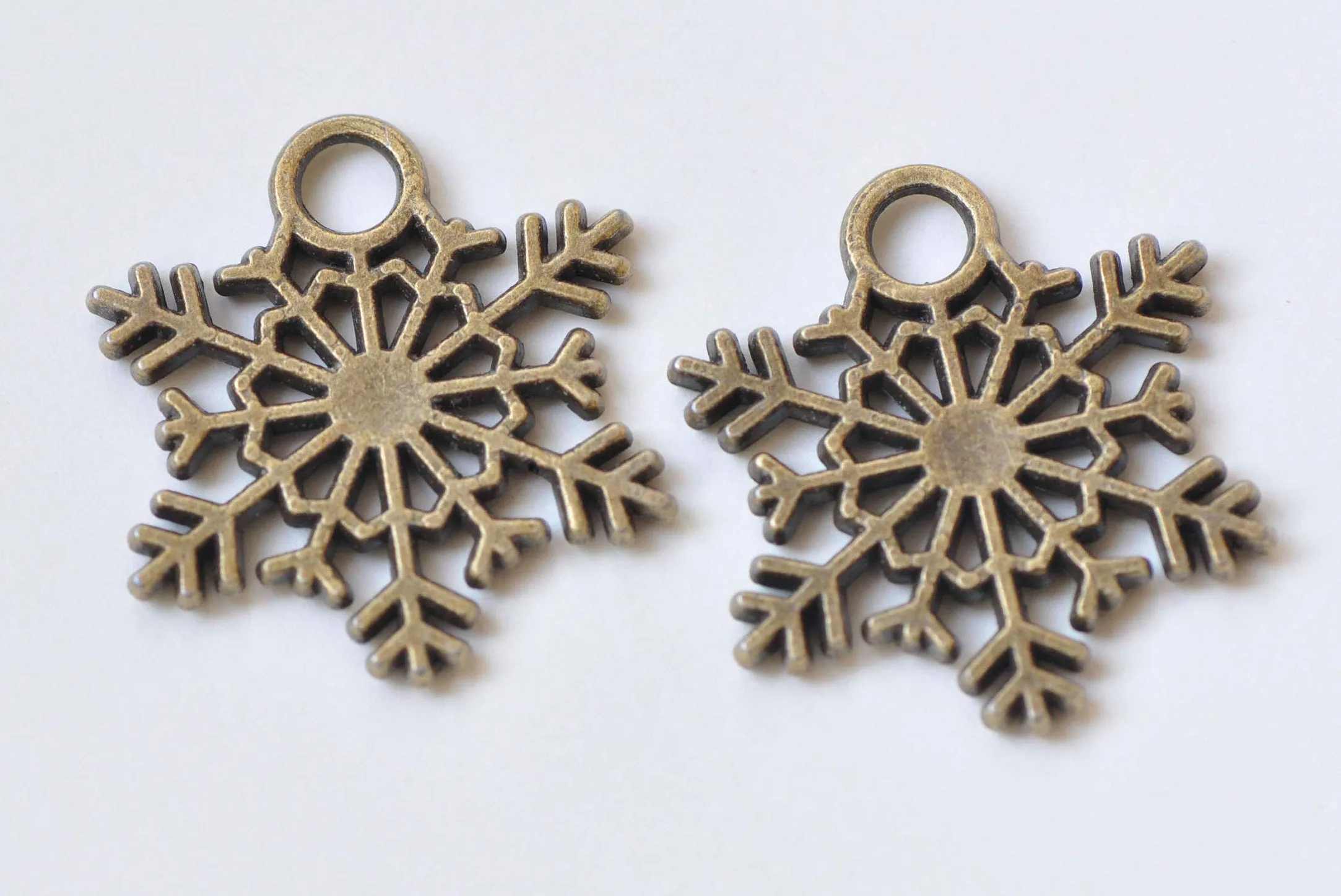 10 pcs Antique Bronze Snowflake Charms Thick Pendants 24x27mm A2362