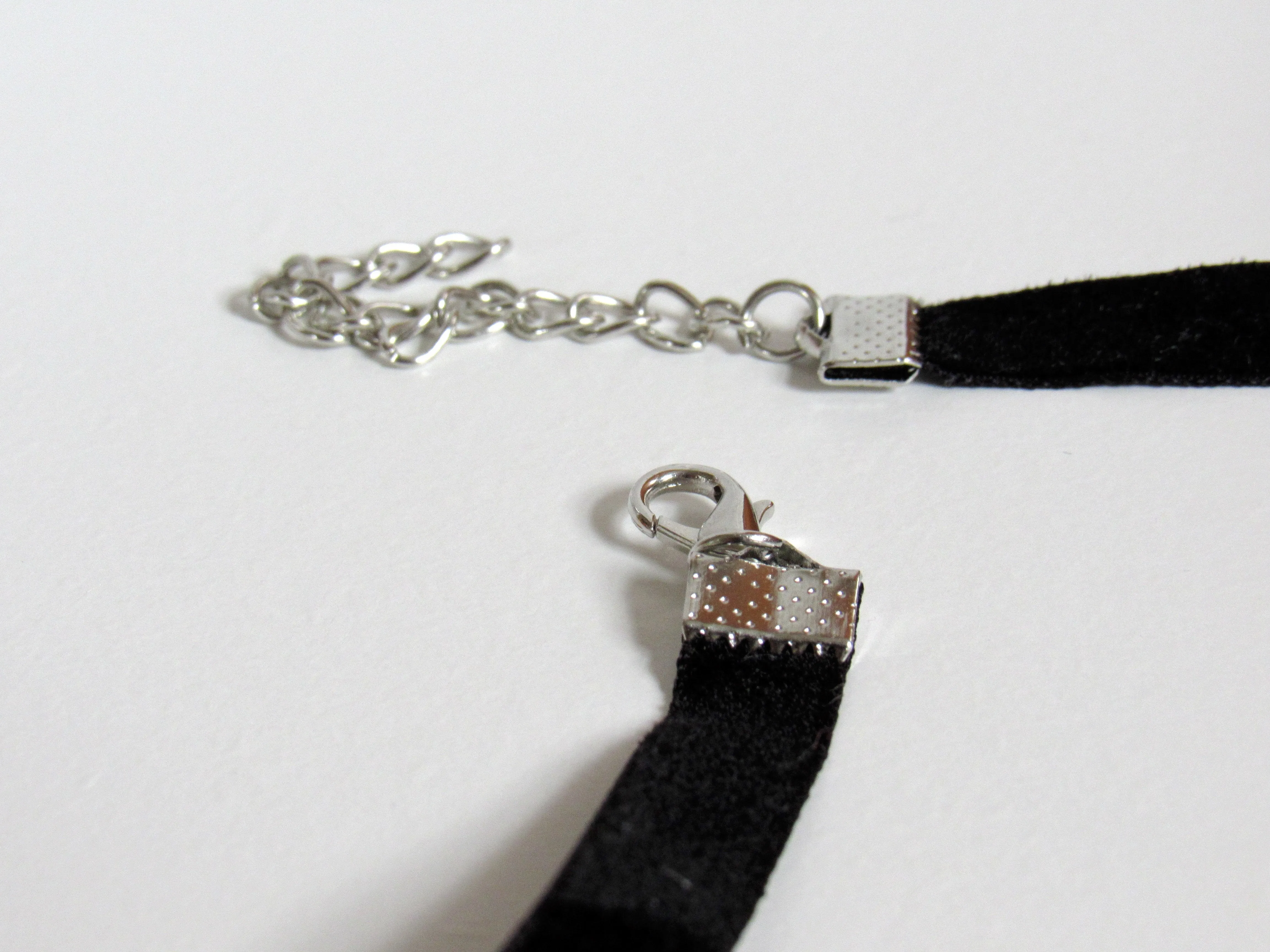 Bee Velvet Choker