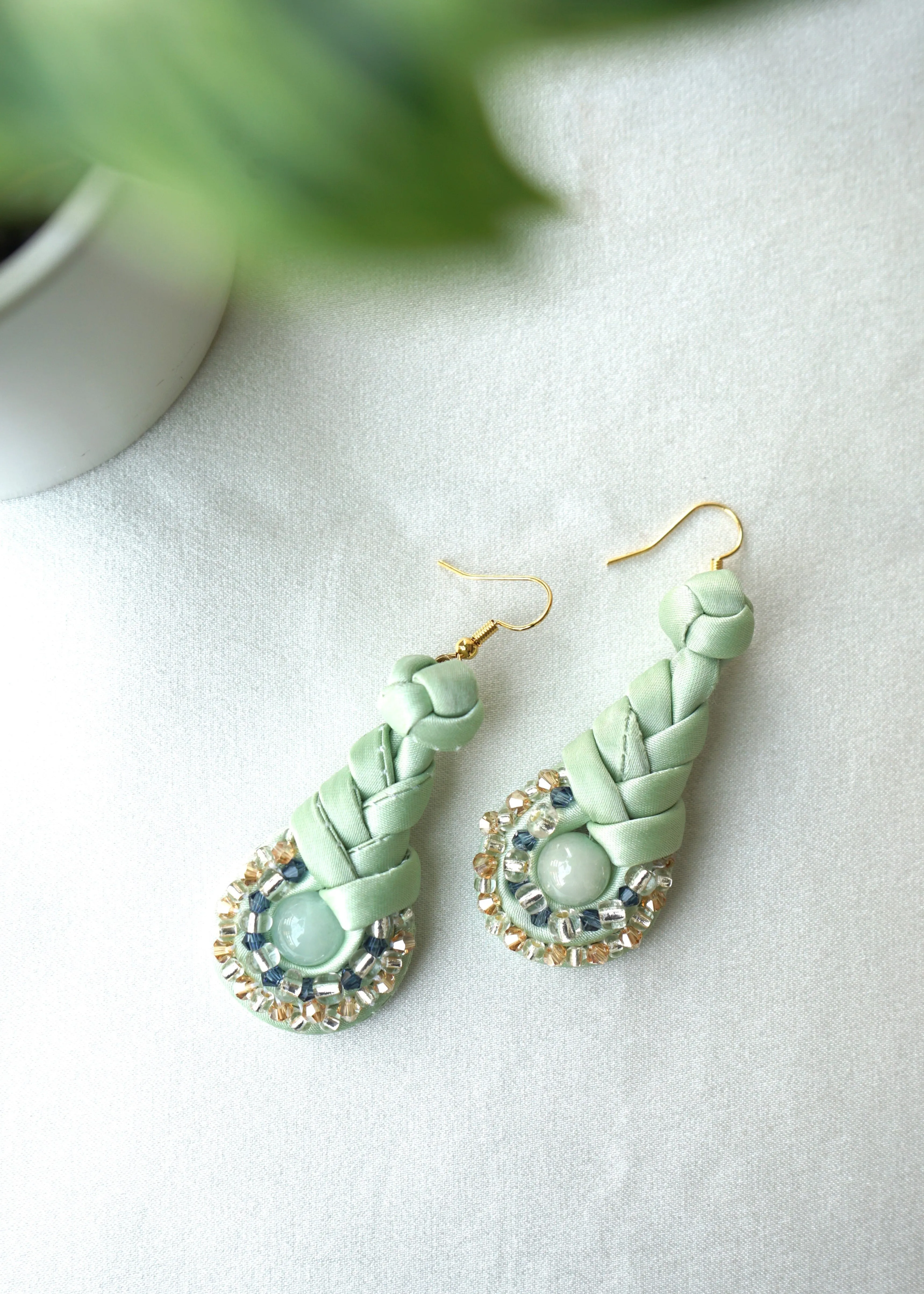 Pipa Pankou Earrings w Jade (Light Green)