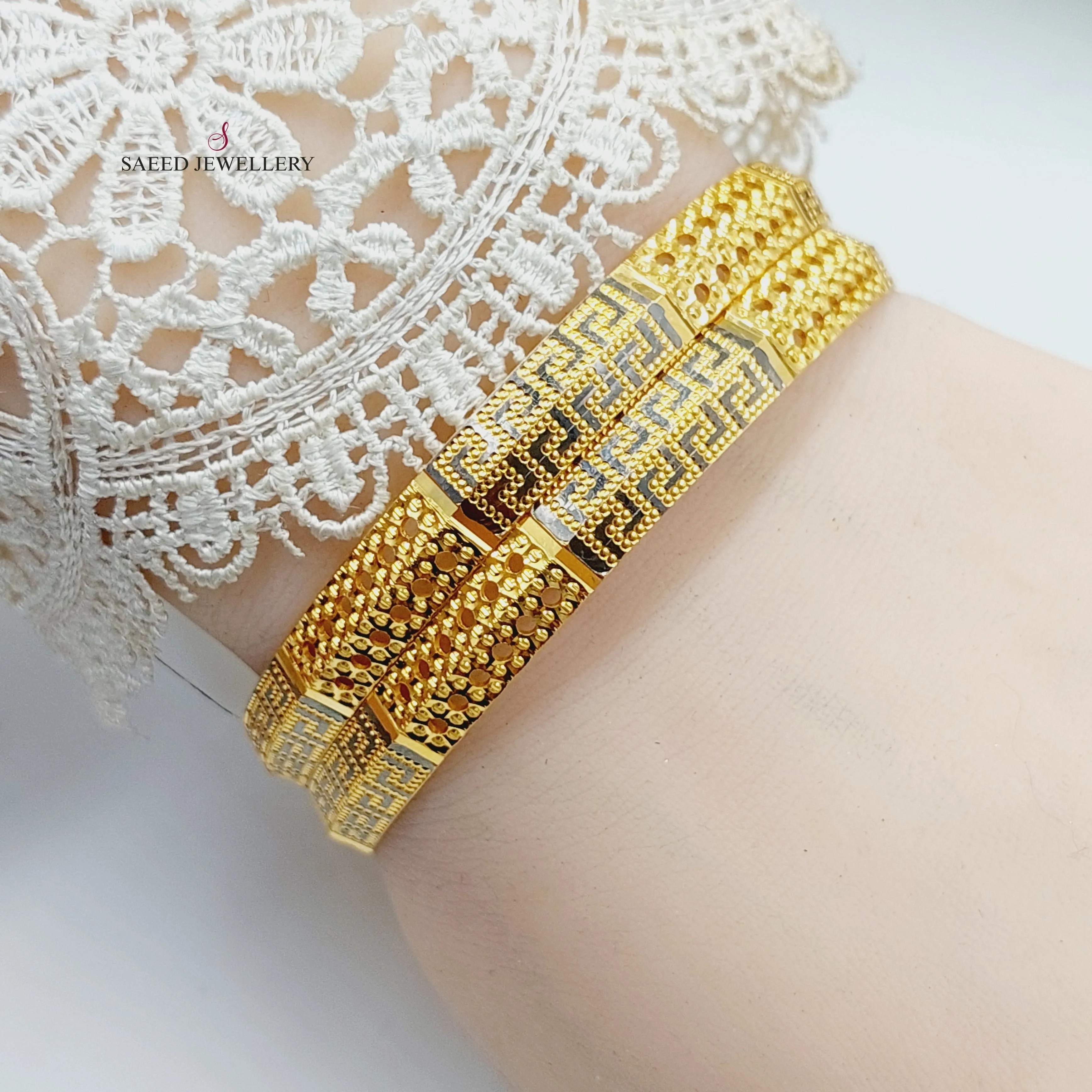Solid Virna Bangle