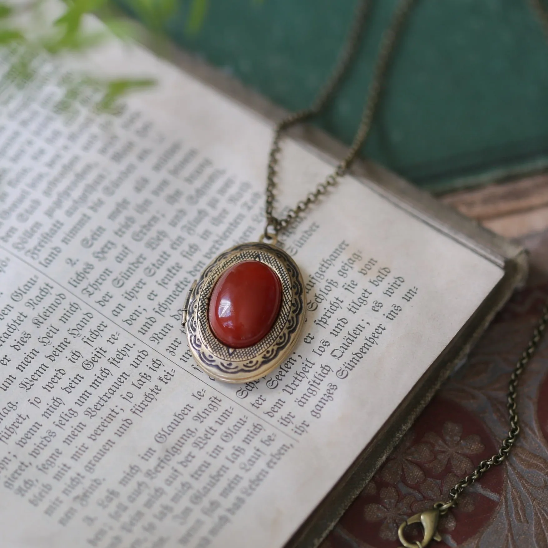 Stone Oval Vintage Locket in Goldstone, Leopardskin, Tigereye or Carnelian