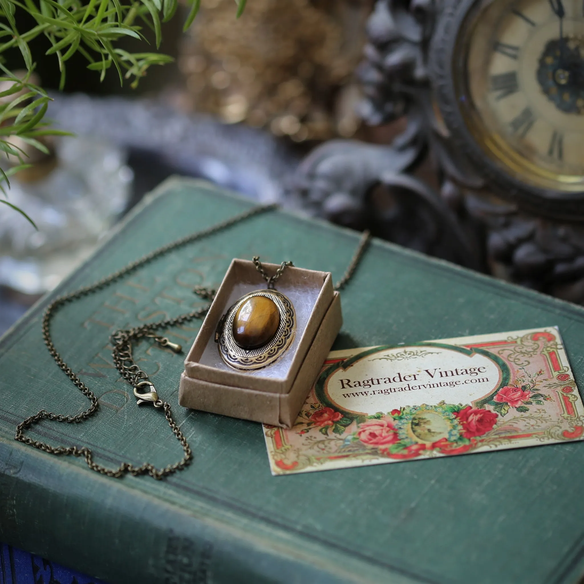 Stone Oval Vintage Locket in Goldstone, Leopardskin, Tigereye or Carnelian